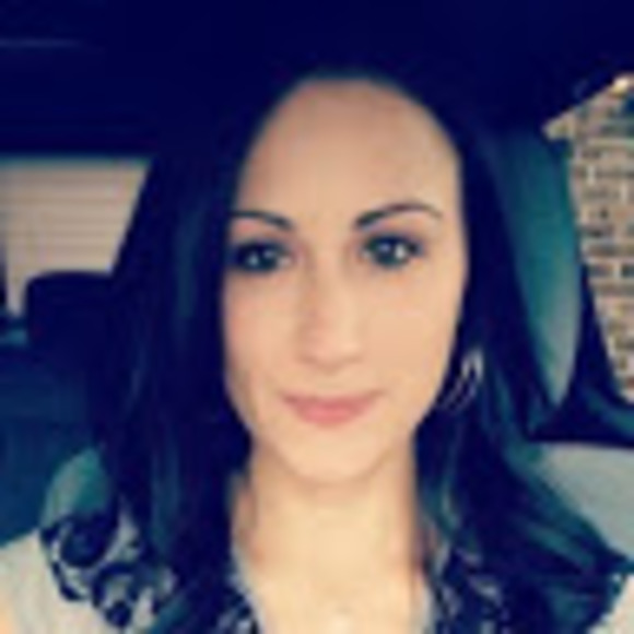 Meet your Posher, Nicole - Picture 1 of 1